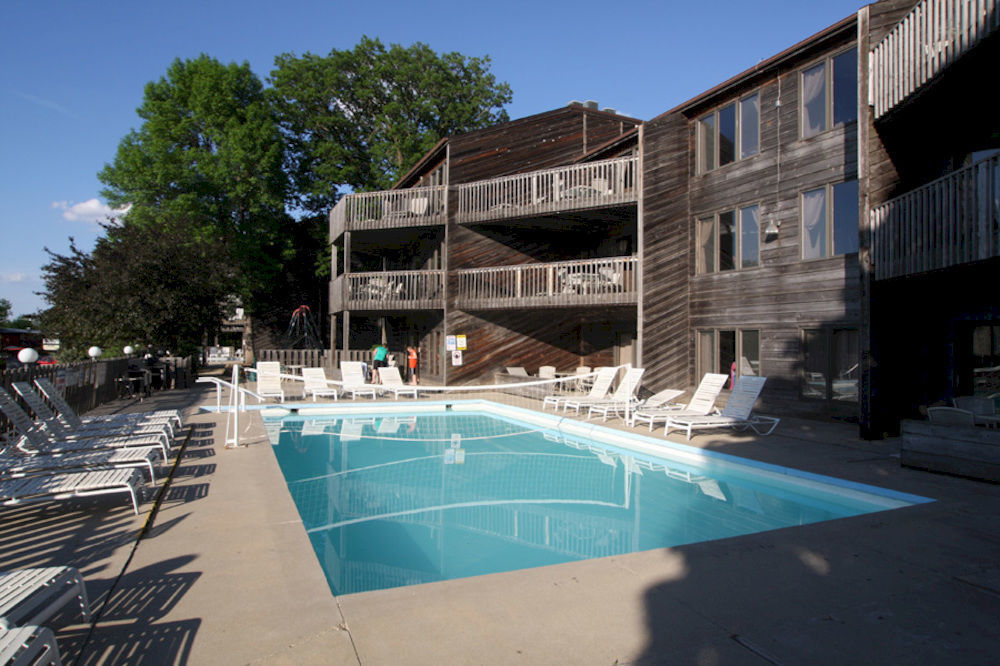 Hotel West Oaks Arnolds Park Exterior foto